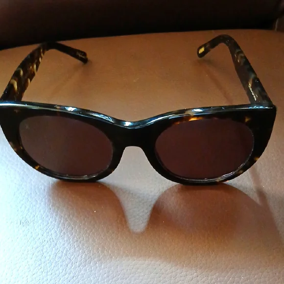 RAEN | Accessories | Raen Tortoise Sunglasses With Dark  display picture 2